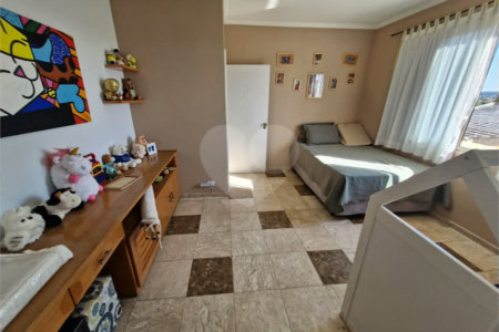 Casa à venda com 4 suítes no condomínio Villa Viana II, Cotia - SP