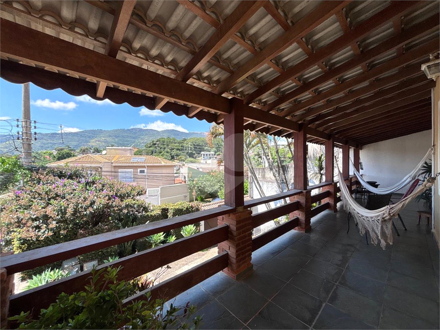Casa à venda com 5 quartos, sendo 2 suítes,  em Jardim Maristela, Atibaia, SP