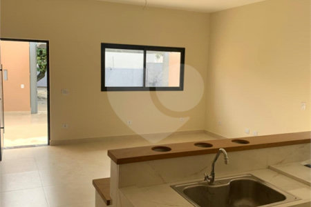 Casa à venda com 3 suítes em Vila Petrópolis, Atibaia, SP