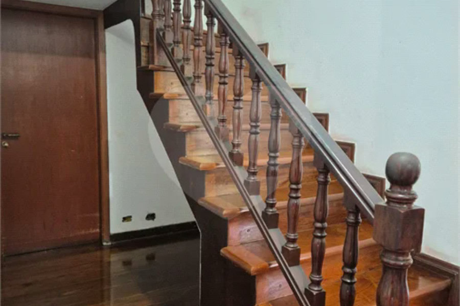 Casa com Piscina, Sauna e Edícula em Rua Arborizada no Tremembé