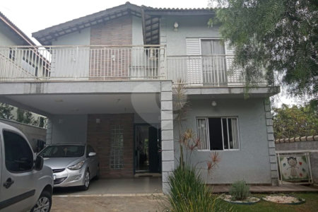 Casa à venda com 4 quartos, sendo 3 suítes, no condomínio Refúgio do Sauá I, Atibaia - SP