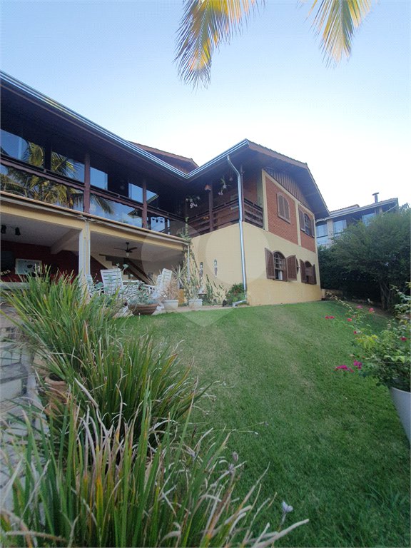 Casa à venda com 4 quartos, sendo 2 suítes,  no condomínio Vinhas da Vista Alegre - Lado Café, Vinhedo - SP