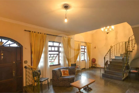 Casa à venda com 4 quartos, sendo 2 suítes, em Vila Mariana, São Paulo, SP
