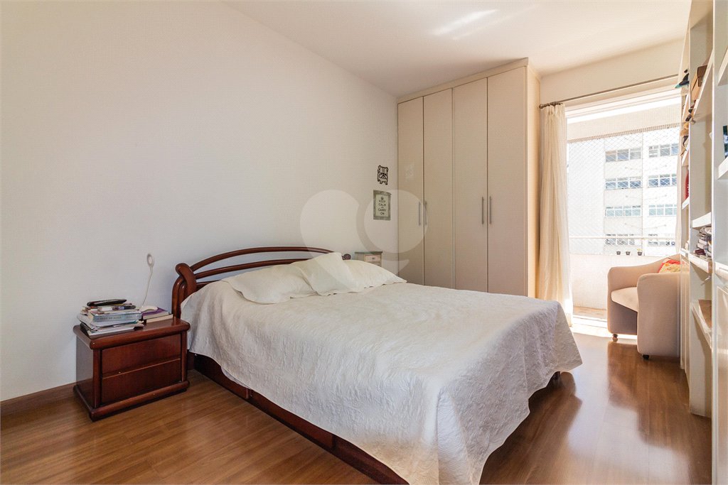 Apartamento à venda com 3 quartos, sendo 1 suíte,  em Santa Cecília, São Paulo, SP