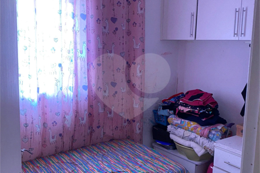 Casa à venda com 3 quartos, sendo 2 suítes, no condomínio Ibarra, São Paulo - SP
