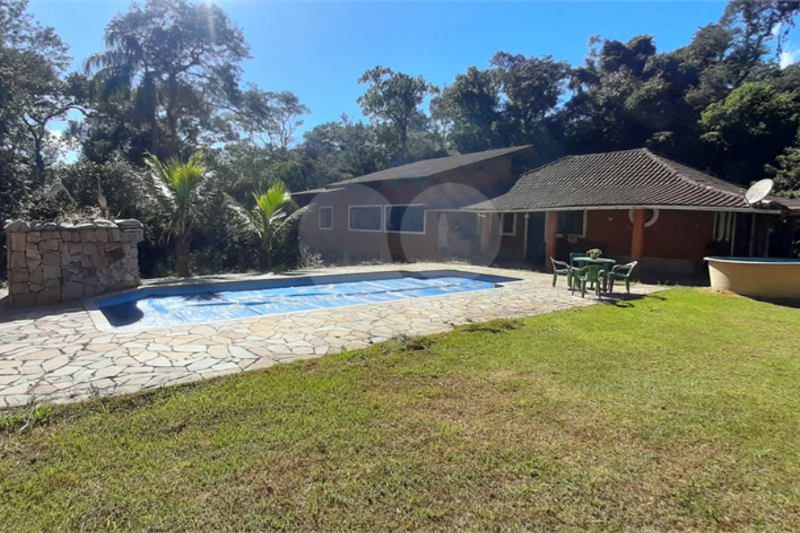 Casa à venda com 3 quartos, sendo 1 suíte, no condomínio Sausalito, Mairiporã - SP