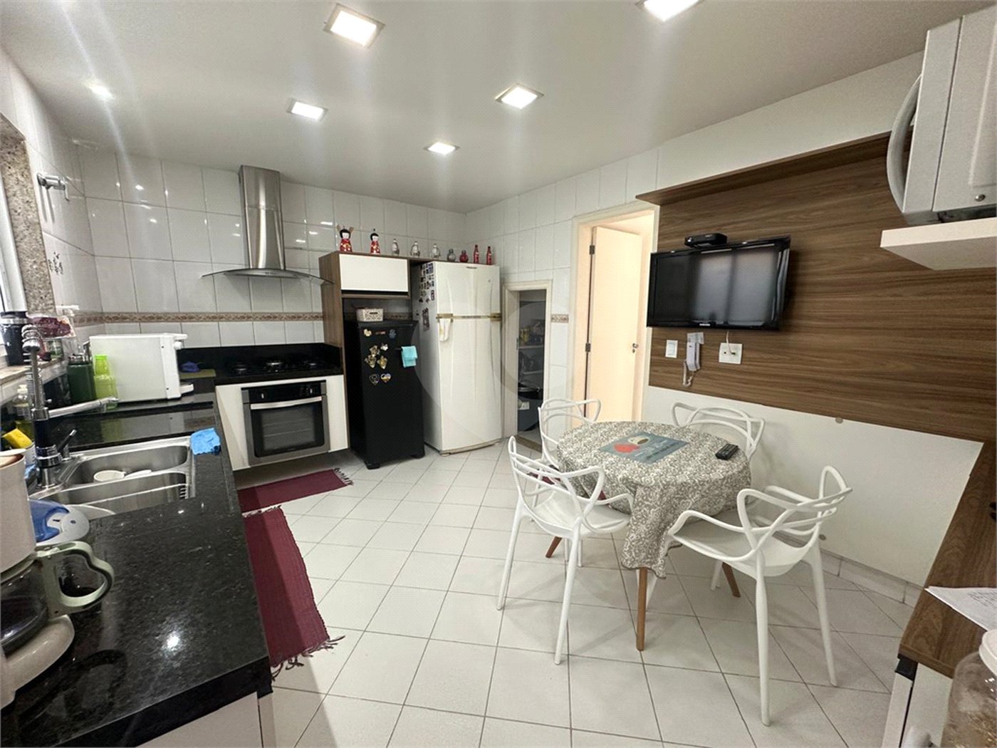 Casa à venda com 4 quartos, sendo 3 suítes, no condomínio Jardins de Florença, Rio de Janeiro - RJ