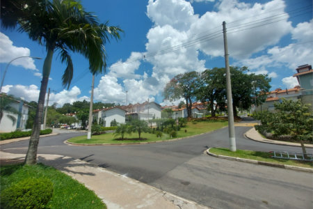 Casa à venda com 2 quartos, sendo 1 suíte, no condomínio Residencial Viva Vida, Cotia - SP