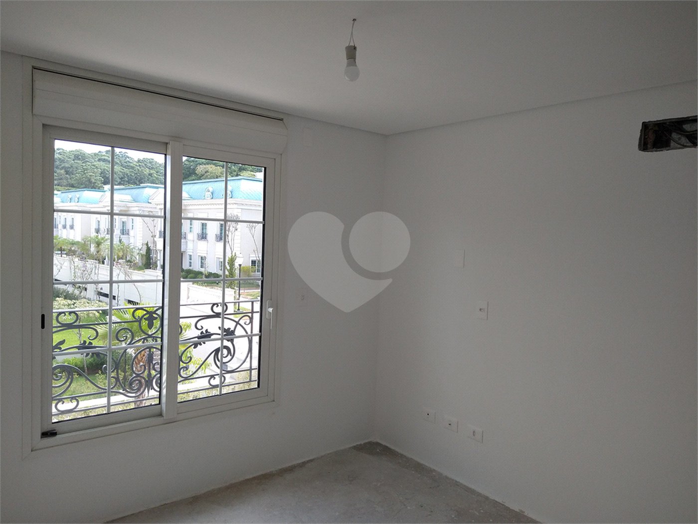 Condomínio de casas de alto padrão em estilo Neoclássico Francês