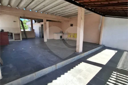 Ó TIMO CASA COM 3 QUARTOS E TERRAÇO EM CONTOMINIO FECHADO