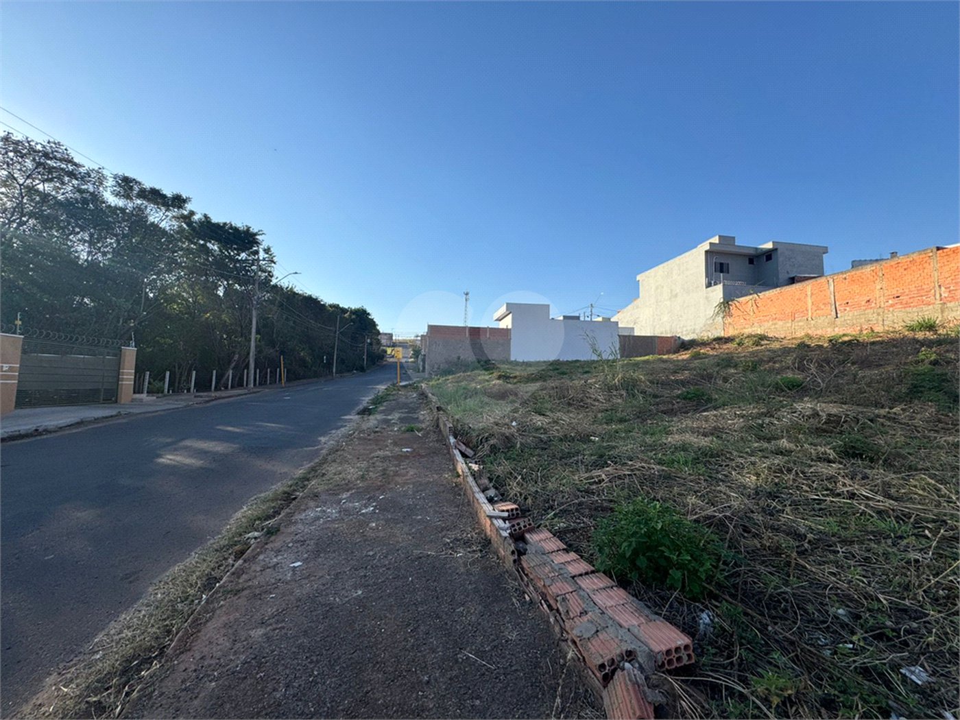 Terreno de 277m2 á venda em São Carlos.