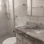 Apartamento no Condomínio Mont Vernon .