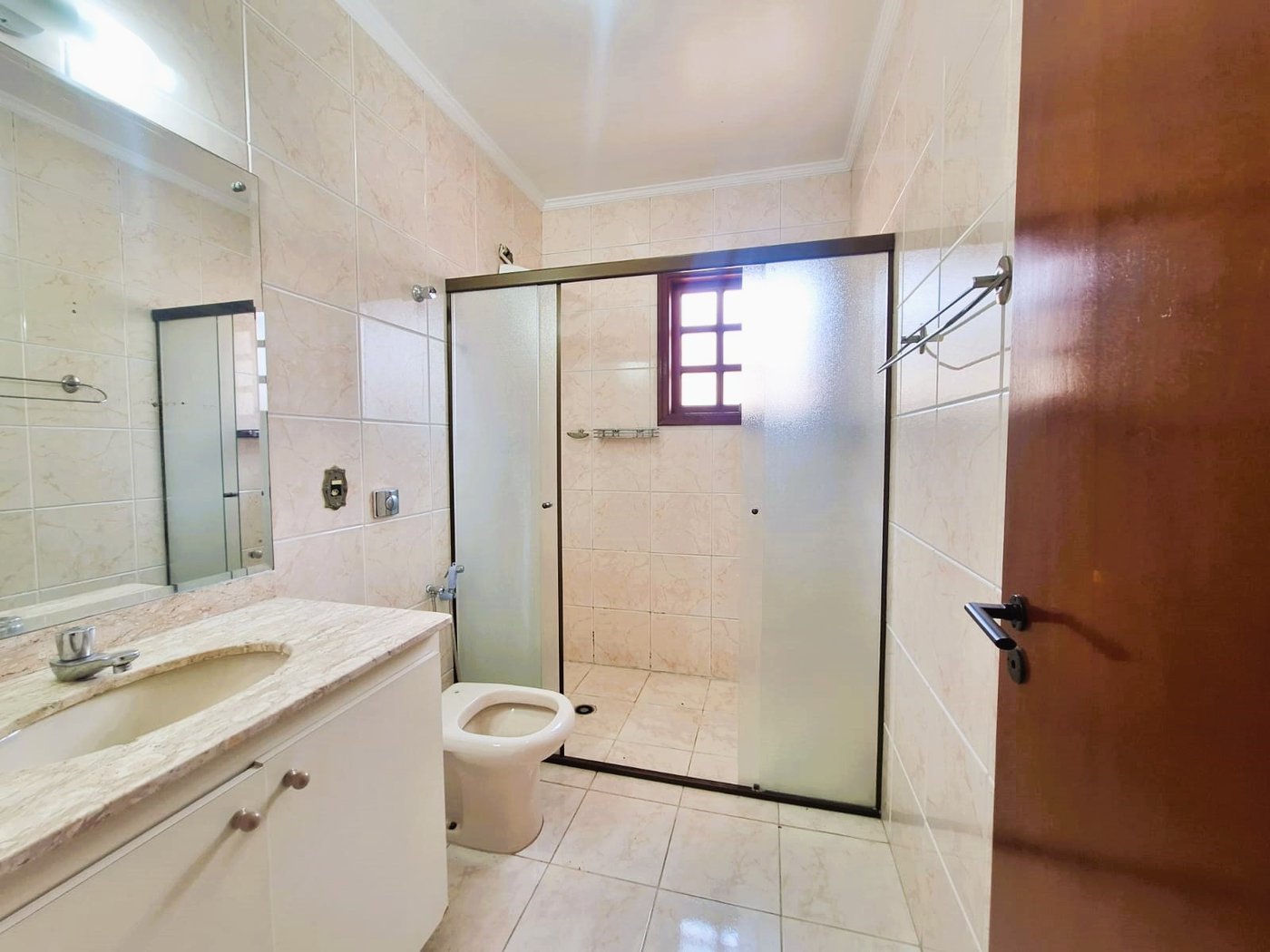 Casa à venda com 4 suítes, sendo 1 suíte externa, no Jardim Bonfiglioli, São Paulo - SP