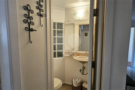 Apartamento à venda com 3 quartos, sendo 1 suíte, em Moema, São Paulo, SP