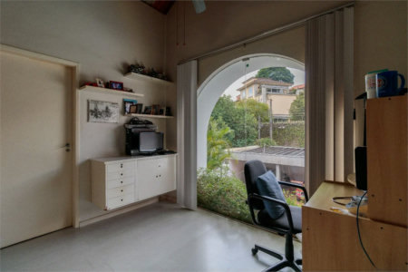 Casa à venda com 4 quartos, sendo 3 suítes, em Jardim Panorama, São Paulo, SP