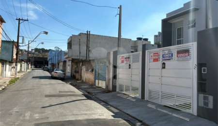 Sobrado à venda com 3 quartos, sendo 1 suíte,  em Calmon Viana, Poá, SP