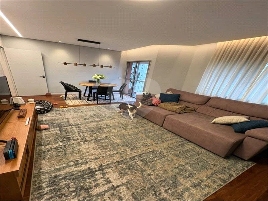 Apartamento Recém reformado e mobiliado a venda em Vila Mariana