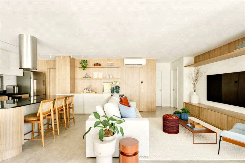 Apartamento à venda com 3 suítes em Moema, São Paulo, SP