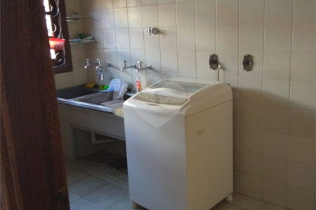 Casa à venda com 6 quartos, sendo 2 suítes,  em Jardim Leocádia, Sorocaba, SP