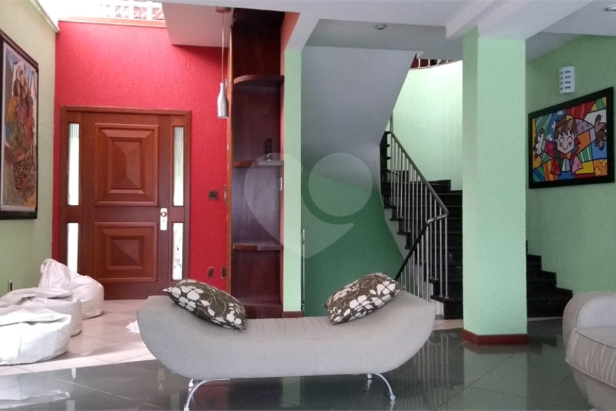 Casa à venda com 4 quartos, sendo 2 suítes, no condomínio Champs Elysees Village, Mairiporã - SP