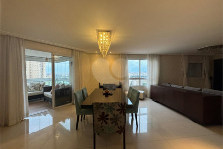 Apartamento à venda com 3 suítes em Santa Teresinha, São Paulo, SP