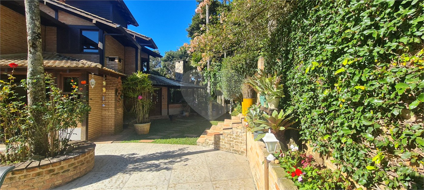 Casa à venda com 4 suítes em Serra da Cantareira, Mairiporã, SP