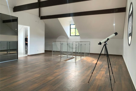 Casa à venda com 4 suítes no condomínio Vila Inglesa, Atibaia - SP
