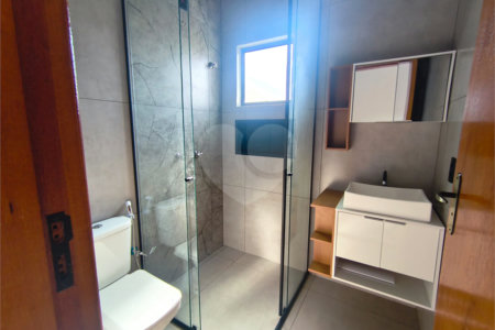 Casa à venda com 3 quartos, sendo 2 suítes, no condomínio Tivolli, Itapetininga - SP