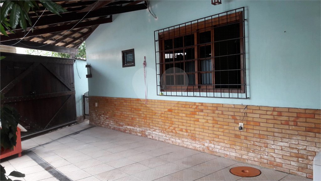 Casa à venda com 3 quartos, sendo 2 suítes, no condomínio Itatitara, Rio de Janeiro - RJ