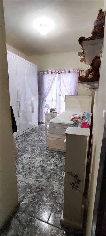 Casa à venda com 5 quartos, sendo 3 suítes, no condomínio Village Texeira Campos, Rio de Janeiro - RJ