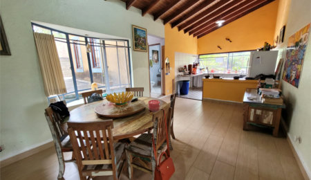 Casa à venda com 3 quartos, sendo 1 suíte,  no condomínio Sausalito, Mairiporã - SP