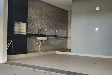 Casa à venda com 3 quartos, sendo 1 suíte, no condomínio Jd. Parque Alvorada, Araraquara - SP