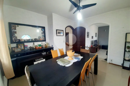 Casa Térrea à venda com 3 quartos, sendo 1 suíte, no Centro, Vinhedo, SP