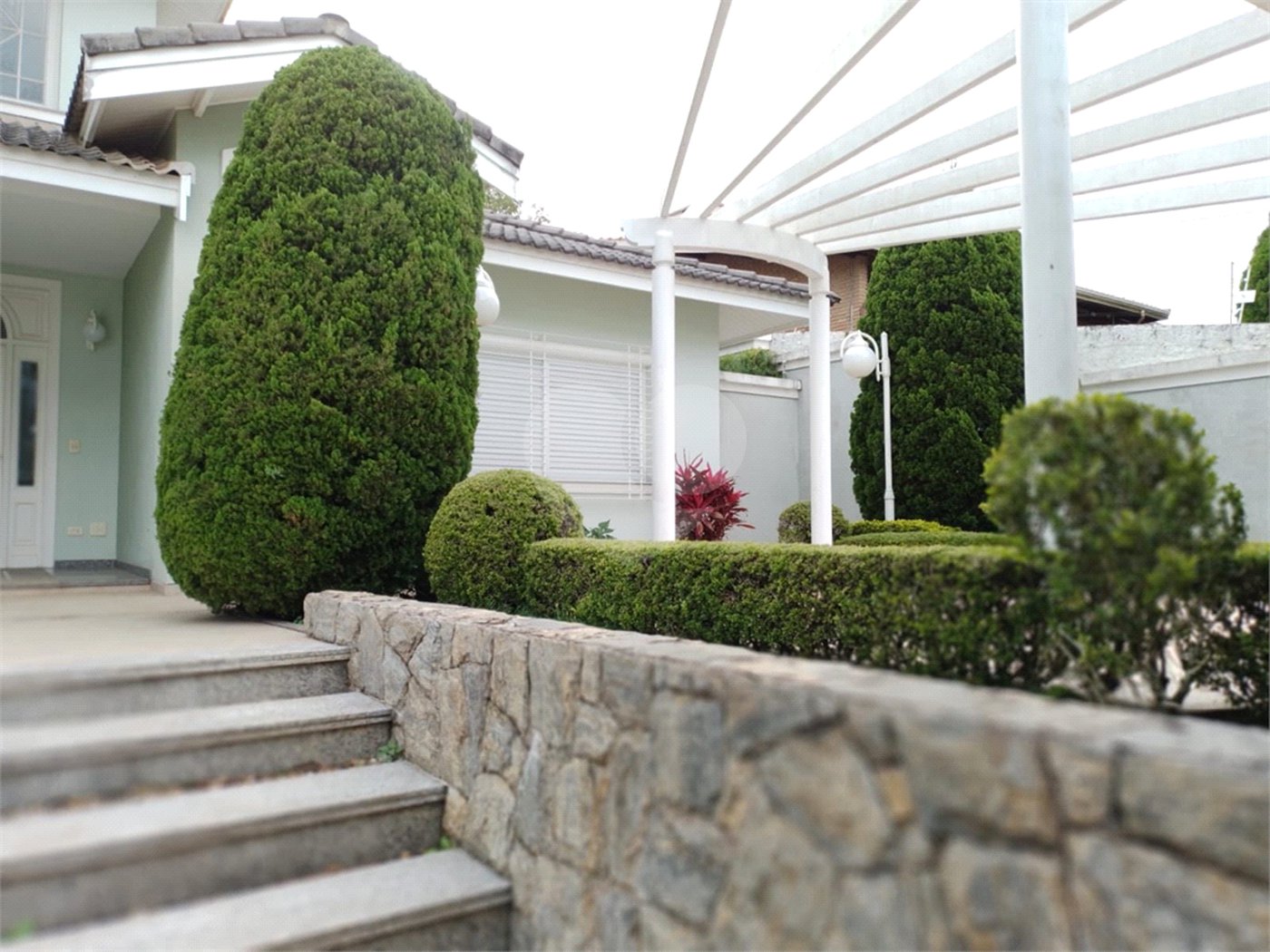 Casa à venda com 4 quartos, sendo 2 suítes,  em Vila Santista, Atibaia, SP