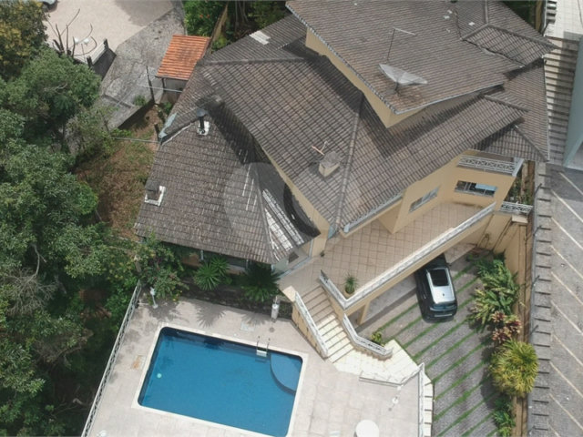 Casa à venda com 3 suítes no condomínio Alpes da Cantareira, Mairiporã - SP