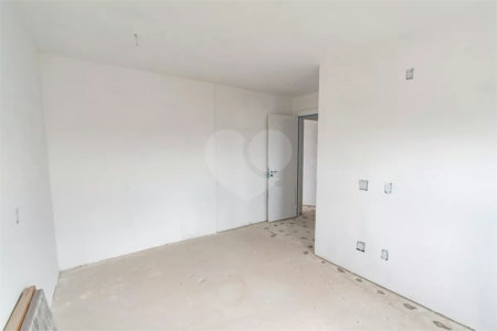 Apartamento à venda com 3 suítes em Vila Firmiano Pinto, São Paulo, SP