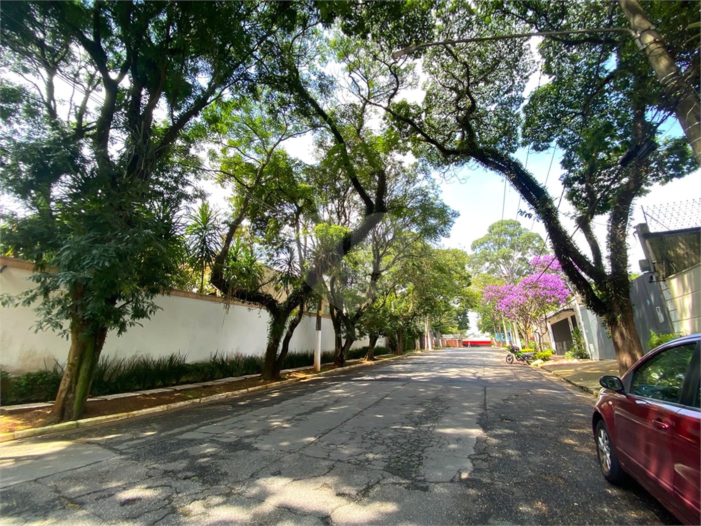 Casa à venda com 4 quartos, sendo 3 suítes, no condomínio Brisa Verde, São Paulo - SP