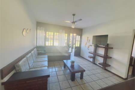 Casa em condomínio à venda com 2 quartos em Geribá, Armação dos Búzios, RJ