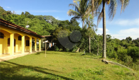 Chácara à venda com 4 suítes em Monte Alegre, Vinhedo, SP