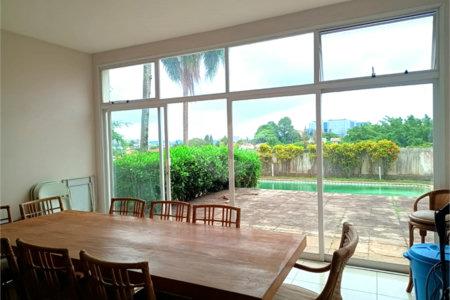 Casa Térrea à venda com 4 quartos, sendo 3 suítes, em Jardim Morumbi, São Paulo, SP