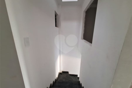 Sobrado à venda com 3 quartos, sendo 1 suíte, em Vila do Castelo, São Paulo, SP