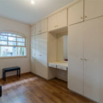 Casa à venda com 4 quartos, sendo 2 suítes, no condomínio Vila das Flores, São Paulo - SP