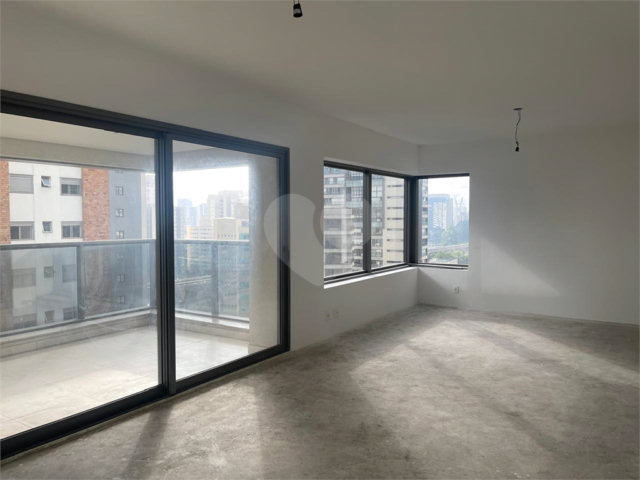 Apartamento à venda com 3 suítes em Campo Belo, São Paulo, SP