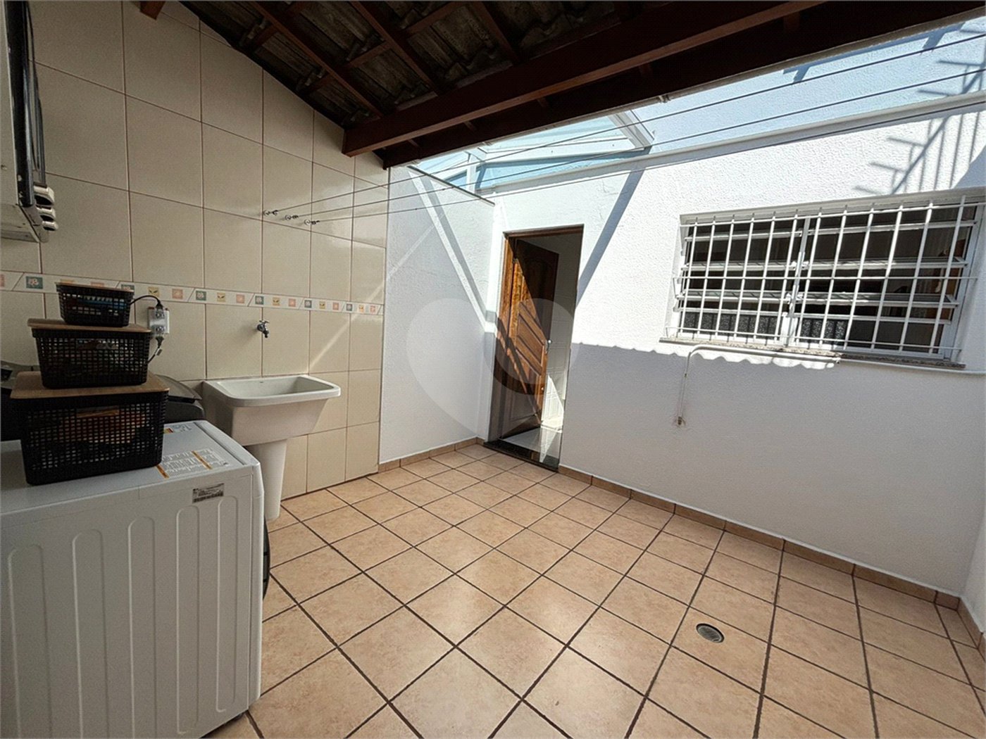 Casa à venda com 3 quartos, sendo 1 suíte, no condomínio Mira Estrela, São Paulo - SP