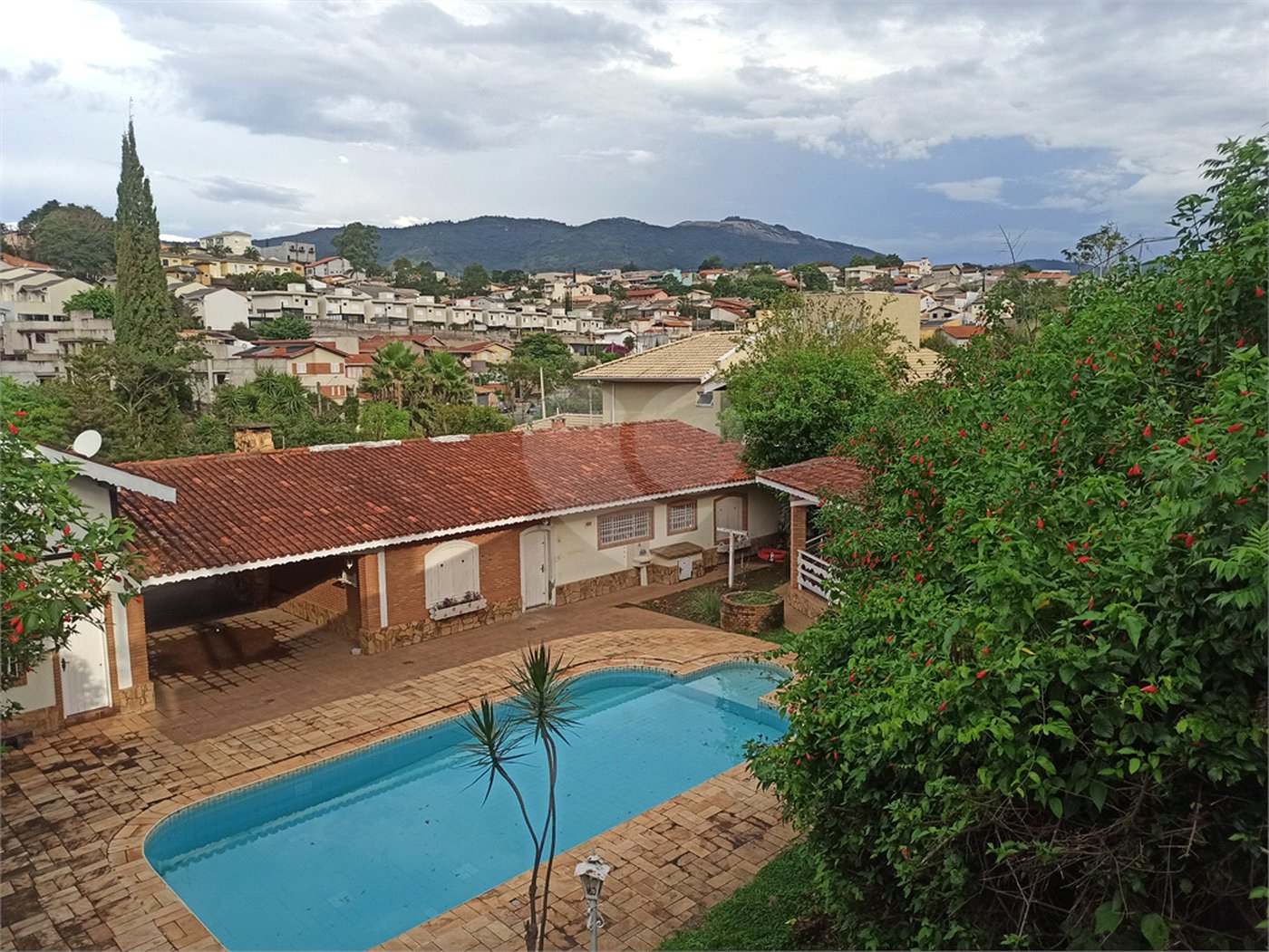 Casa Térrea à venda com 4 quartos, sendo 2 suítes,  em Jardim Paulista, Atibaia, SP