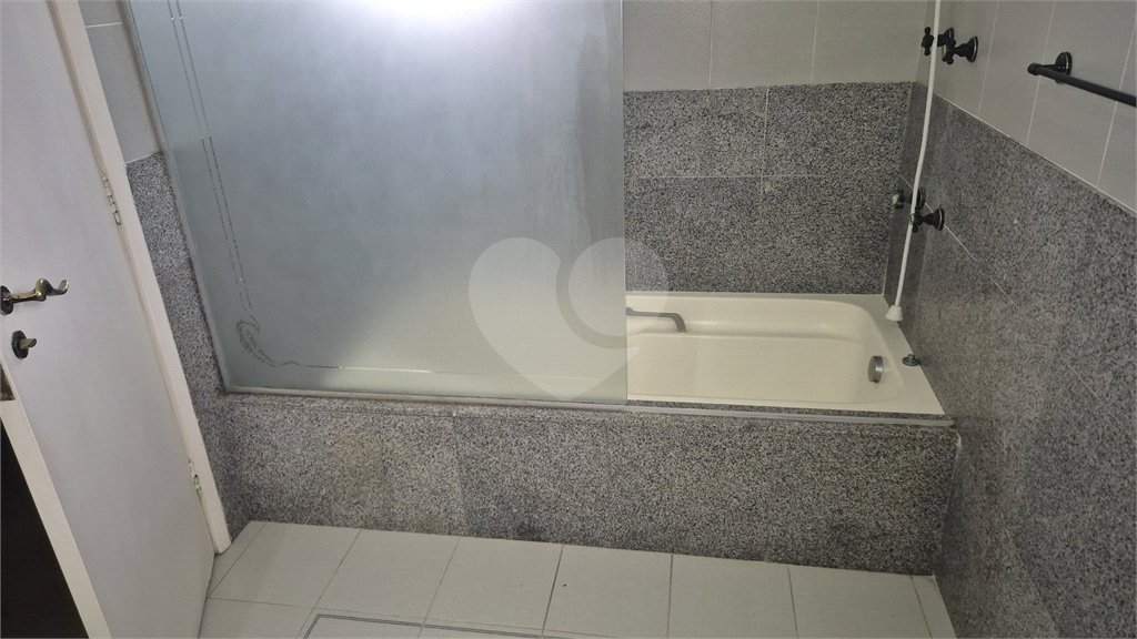 Casa à venda com 4 quartos, sendo 3 suítes,  no condomínio Chácara das Rosas, São Paulo - SP