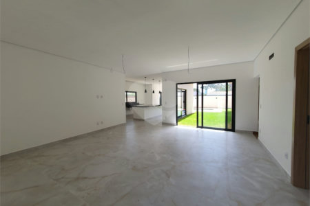 Casa à venda com 3 suítes no condomínio Via Castelli, Louveira - SP