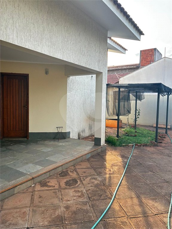 Sobrado para alugar com 4 quartos, sendo 2 suítes,  no Centro, Três Lagoas, MS