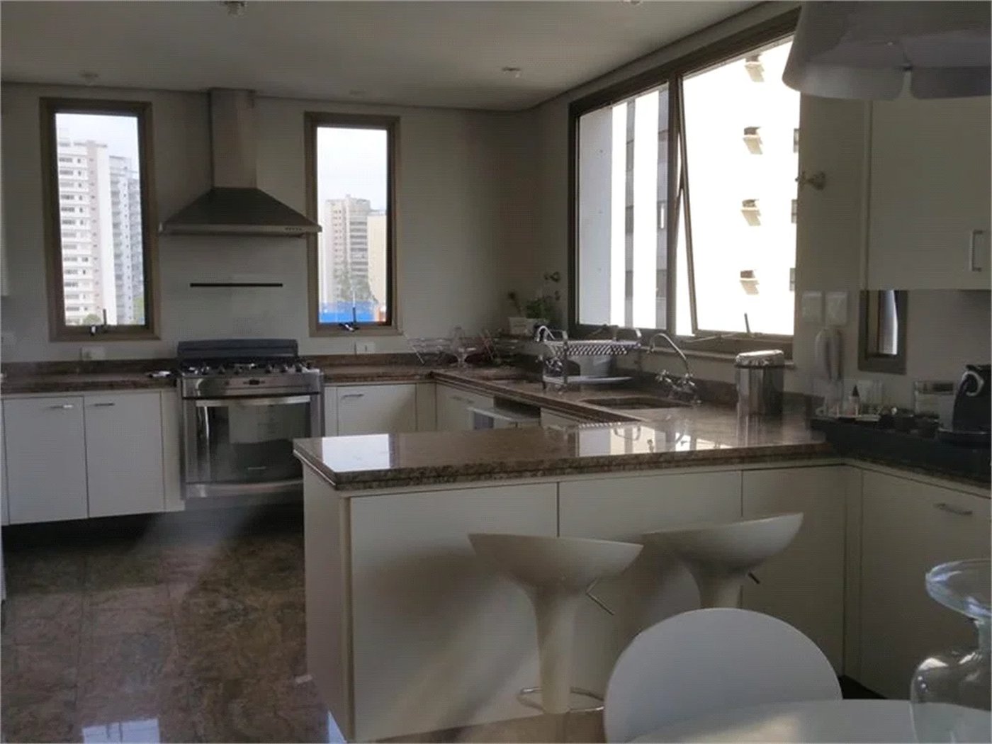 Apartamento à venda ou para alugar com 4 suítes em Vila Suzana, São Paulo, SP