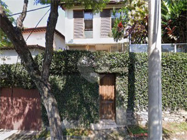Sobrado à venda com 4 quartos, sendo 1 suíte,  em Pinheiros, São Paulo, SP